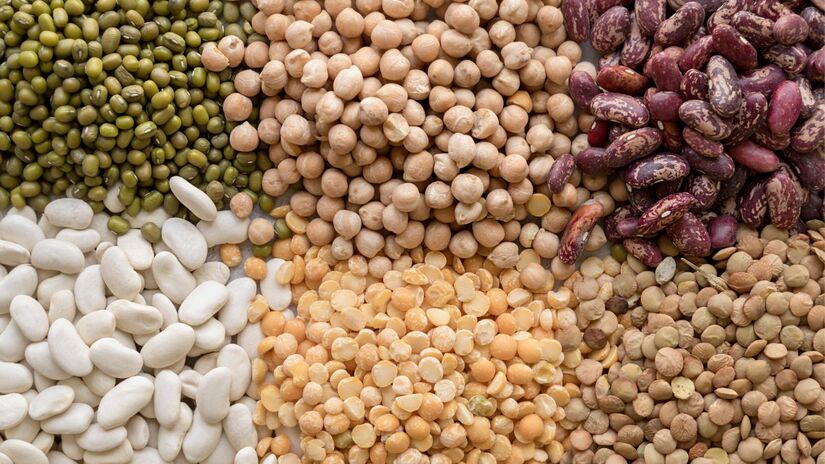 Leguminosas como lentilhas e feijão, que fornecem ácido fólico e proteínas.