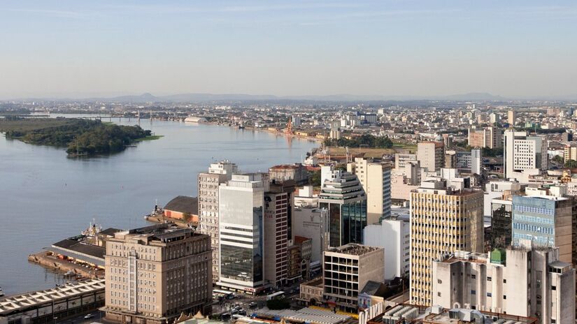 Porto Alegre exibe alta qualidade de vida, com boas condições de saúde e educação a custos razoáveis.