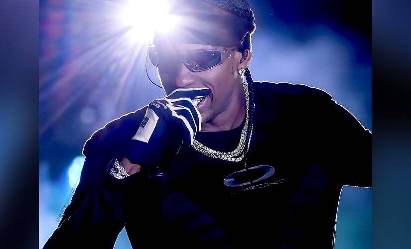 Rapper se apresenta no Palco Skyline do The Town, trazendo hits que agitaram o público | Reprodução/Instagram