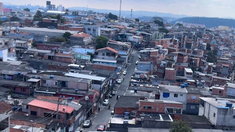 Em São Mateus, a realidade da violência se mistura ao cotidiano dos moradores. O distrito ficou em primeiro lugar no ranking dos mais violentos da capital, somando mais de cinco mil assaltos em dois anos. A comunidade convive com o medo, mas também com a esperança de melhorias.