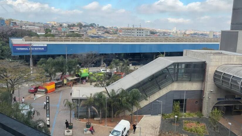 Um levantamento sobre criminalidade em São Paulo colocou São Mateus no topo da lista de bairros mais perigosos. A região, que abriga milhares de famílias, enfrenta altos índices de crimes patrimoniais e homicídios. A pesquisa reforça a necessidade de políticas públicas mais eficazes para a área.