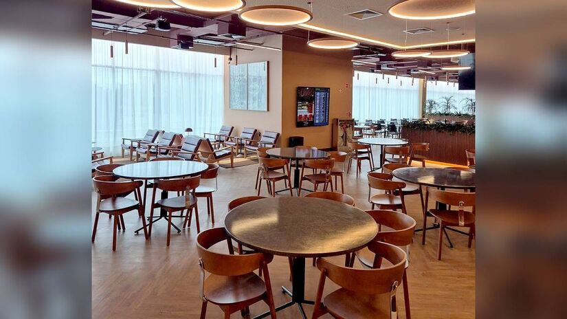 A sala foi estruturada para atender diferentes perfis de viajantes - Assessoria Ambaar