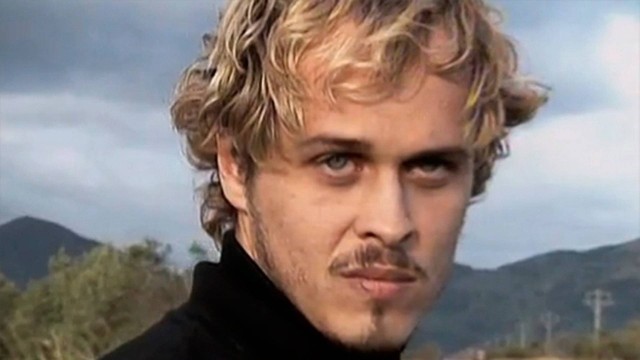 Se sentindo vingado, a cara de malvado que o espírito obsessor Alexandre faz depois de matar Otávio traumatizou toda uma geração.