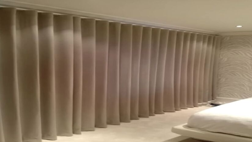 As cortinas trazem privacidade e praticidade ao lar - reprodução/YouTube