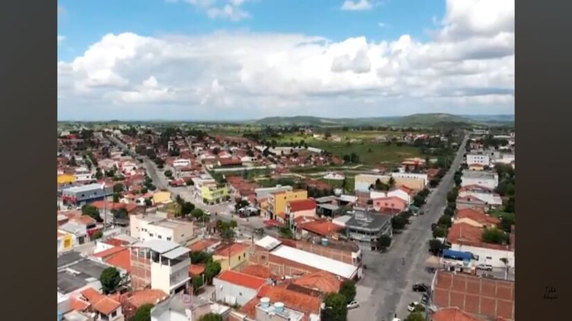 Passa e Fica (RN): Nome originado da hospitalidade local, onde tropeiros cansados passavam e acabavam ficando na região para descanso