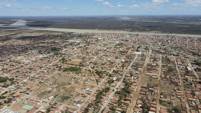 Xique-Xique (BA): Recebeu o nome do cacto típico do semiárido nordestino, que é presença marcante na região e parte da identidade local.