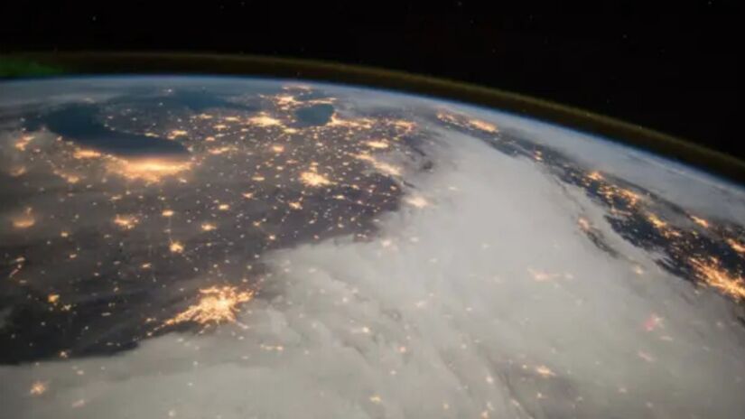 Se acontecesse hoje, uma inversão poderia afetar satélites, comunicações e o clima global (Fotos: Divulgação/NASA)