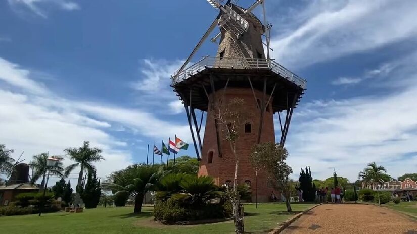 Holambra foi fundada em 1948 por imigrantes holandeses que buscavam melhores condições de vida