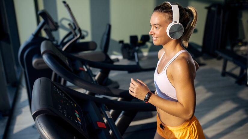 Já os exercícios à tarde favorecem desempenho físico e melhoram a glicemia (Fotos: Freepik)