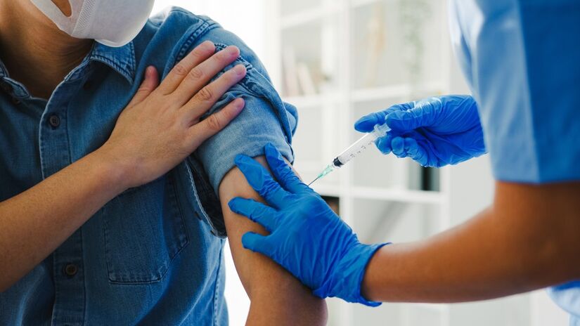 Além de evitar formas graves da Covid-19, a vacinação também ajuda a reduzir os danos vasculares causados pela infecção