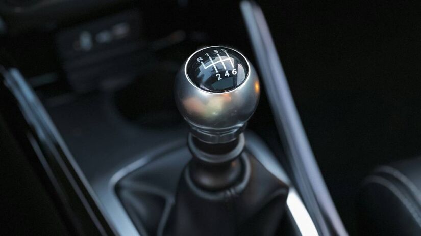 A tendência é que os câmbios manuais sejam trocados pelos automáticos com o passar dos anos | Nils Keesmekers | Unsplash 