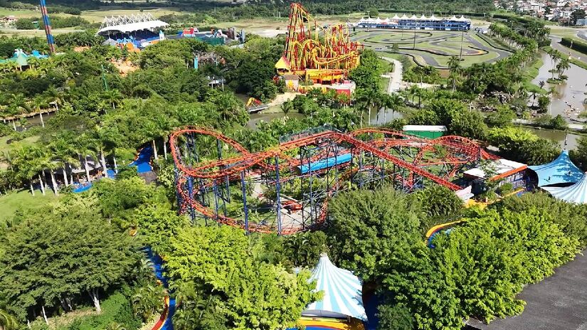O espetáculo Excalibur existe desde a fundação do parque, um evento imperdível | Reprodução do YouTube | Casal Alencar