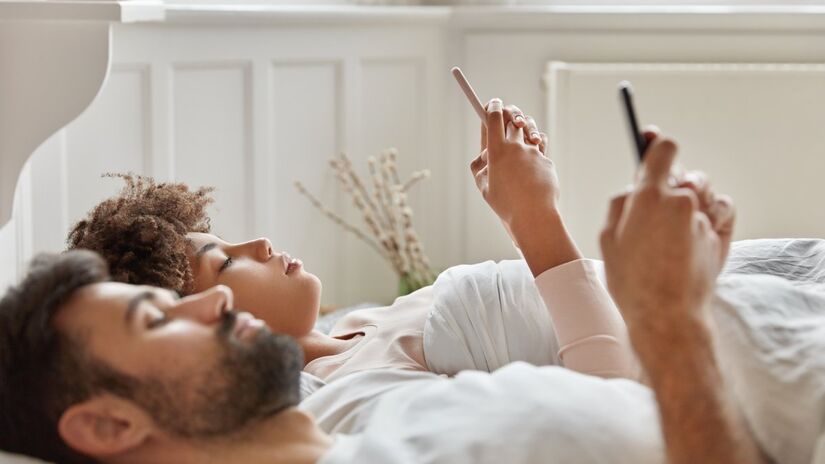 Especialistas alertam que a linha entre o descanso e um comportamento prejudicial é tênue. Reservar pausas é essencial, porém, quando o hábito se torna rotina e atrapalha sua vida, pode ser um sinal de alerta.