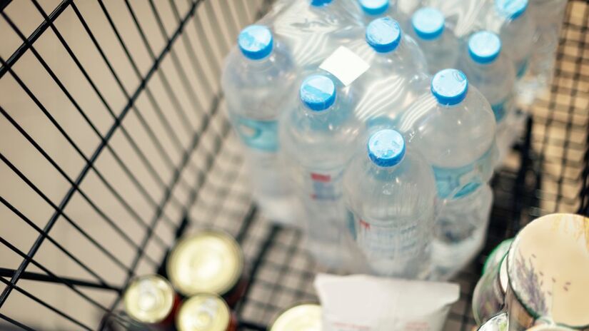 Estudos revelam que garrafas plásticas podem carregar milhões de microplásticos