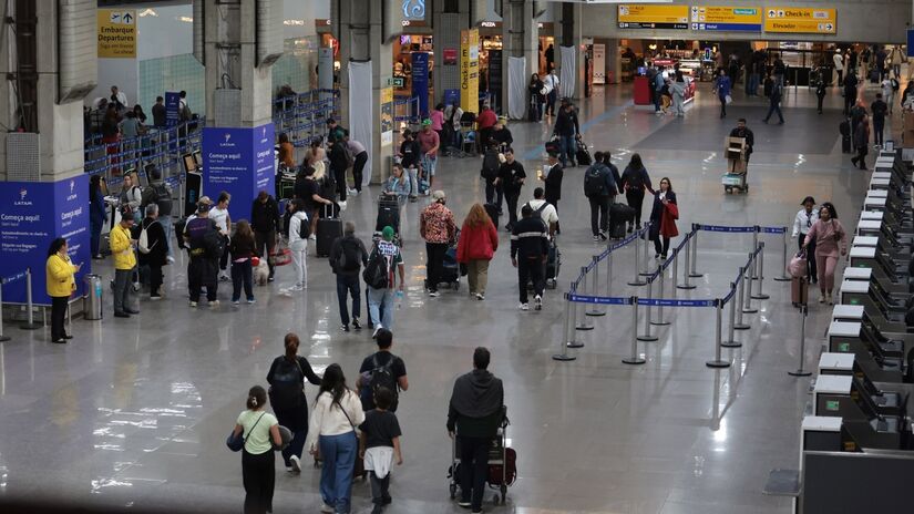 Além da ida até a área próxima à pista, os participantes terão acesso ao moderno Plaza Premium Lounge. Foto: Paulo Pinto/Agência Brasil