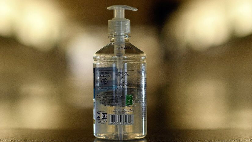 ... Com o poder antibacteriano do álcool. Imagem: Senado Federal
