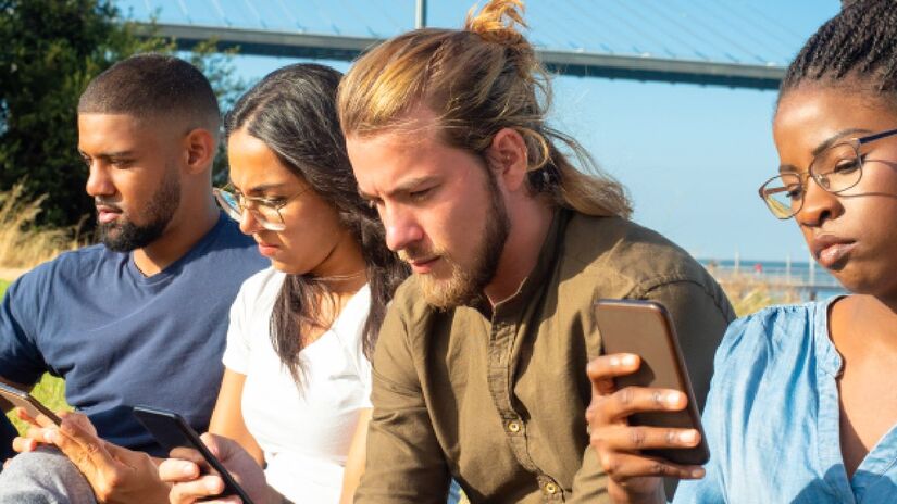 Segundo o estudo, humanos tendem a preferir menos textos de IA do que as próprias ferramentas (Fotos: Freepik)