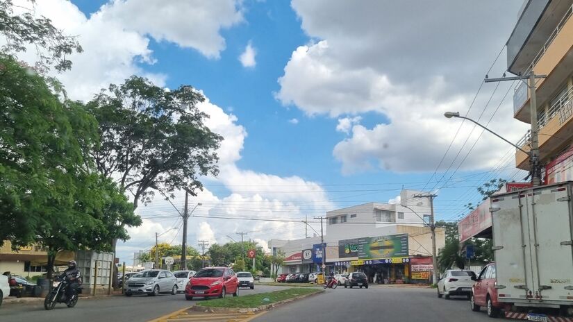 Além de Serra da Saudade, o Brasil, possui outras três cidades com menos de mil habitantes

Anhanguera (GO): fica em segundo lugar, com 913 habitantes.