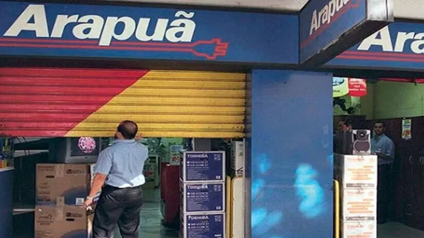 Arapuã: a gigante do varejo que não resistiu

As Lojas Arapuã foram uma das maiores redes de eletrodomésticos do Brasil, com 265 unidades e mais de 2 mil funcionários. Seu jingle "Arapuã, ligadona em você" ficou na cabeça de gerações inteiras.

Em 2009, o STJ decretou sua falência após a empresa não conseguir comprovar a viabilidade de recuperação financeira.

Foto: Divulgação