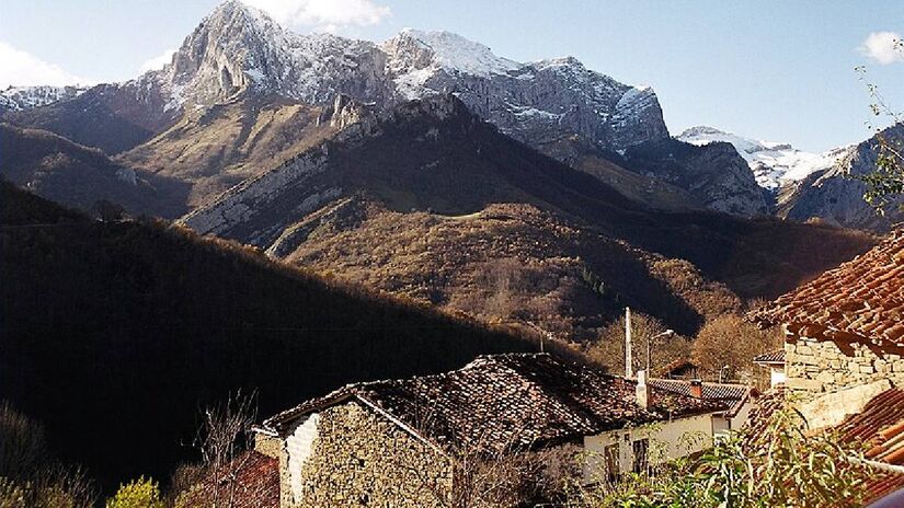 Pongo fica no meio das montanhas. Imagem: Wikimedia Commons