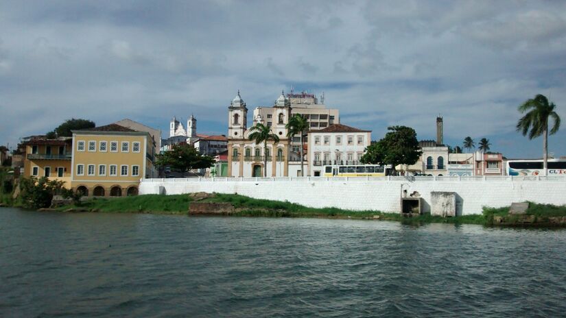 O conjunto arquitetônico de Penedo é um verdadeiro museu a céu aberto. Entre as principais atrações está a Igreja Nossa Senhora da Corrente, construída em 1765 e decorada com azulejos portugueses e altar folheado a ouro. 