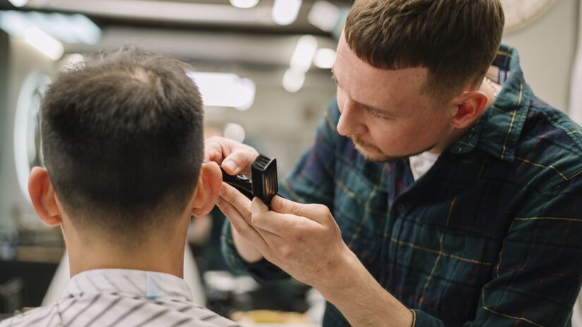 Para alguns britânicos, romper com o cabeleireiro é mais difícil do que terminar um relacionamento amoroso  uma prova de que, às vezes, o corte de cabelo envolve muito mais do que aparência. Fotos: Freepik