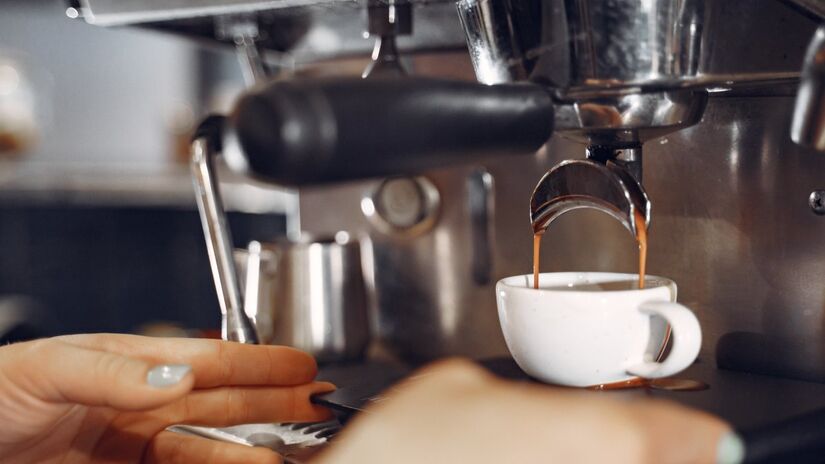 Um estudo identificou uma possível relação entre o consumo de café instantâneo e o aumento no risco de desenvolver degeneração macular.