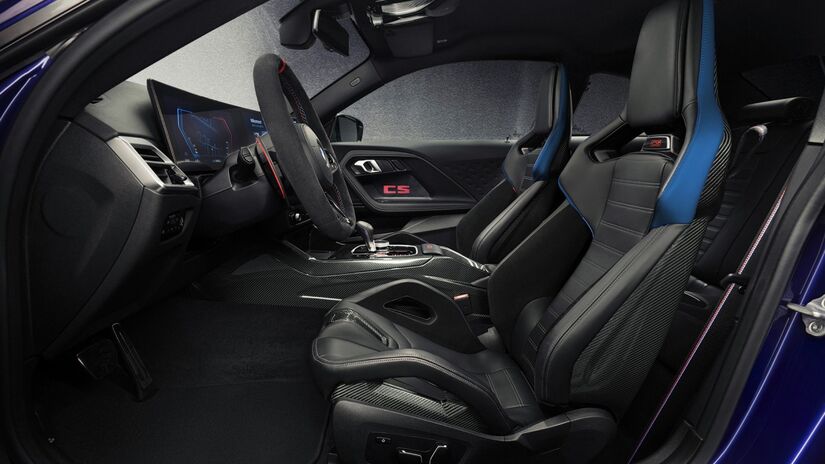 M2 CS traz acabamento em Merino preto, detalhes exclusivos da variante CS em fibra de carbono.

/Foto: Divulgação