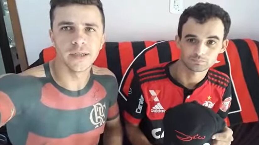 Missão do torcedor é mostrar a tatuagem no estádio, mesmo tendo que vestir a camisa oficial por cima