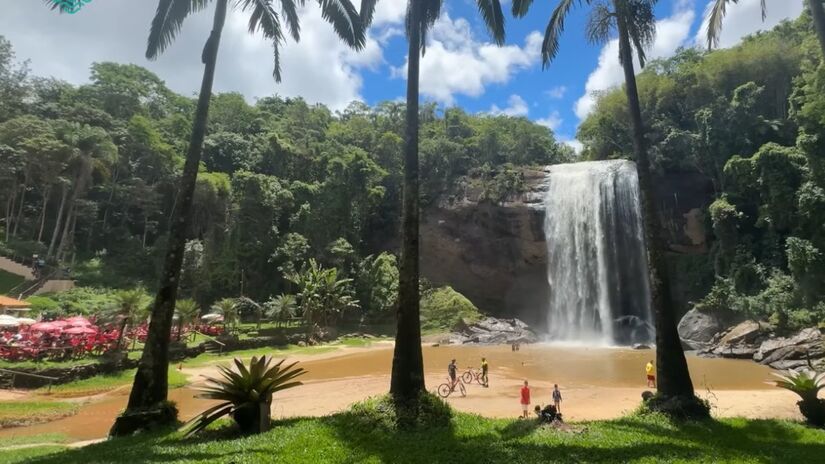 Cachoeira Grande, em Lagoinha (SP), é uma das mais altas do Vale do Paraíba, com 38 metros de queda livre