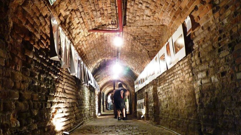 Túnel da Rota: histórias e lendas da mansão da luz

Localizado no bairro Água Branca, a Casa das Caldeiras foi construída na década de 1920 como parte de um grande complexo de fábricas. Em seu subsolo estão os túneis por onde passava a fumaça até as chaminés, e desde a desativação das indústrias, o espaço se tornou um centro cultural com exposições e oficinas artísticas.

Visitas guiadas aos domingos, às 11h30 e 13h30
Grátis mediante reserva prévia aqui
Avenida Francisco Matarazzo, 2000  Água Branca

Foto: Wikimedia Commons