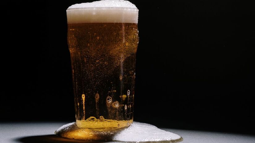 O neurocientista britânico David Nutt, diretor científico da GABA Labs, criou a primeira cerveja capaz de provocar os "efeitos positivos da embriaguez" sem trazer junto dela os impactos negativos do álcool - (cotonbro studio/Pexels)