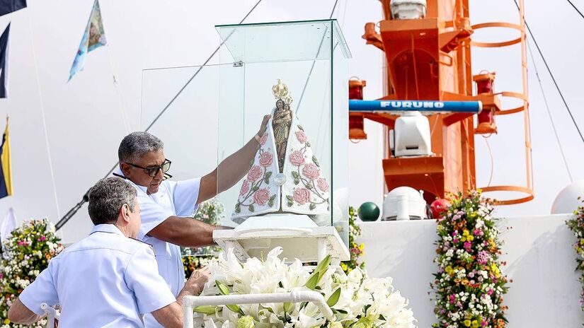 A berlinda com a santa saiu da Catedral da Sé depois das 7h e percorreu cerca de 3,6 quilômetros - (Marco Santos /Ag. Pará)