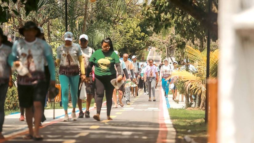 Chegada dos romeiros na avenida Duque de Caxias - (Rogério Uchôa/Agência Pará)