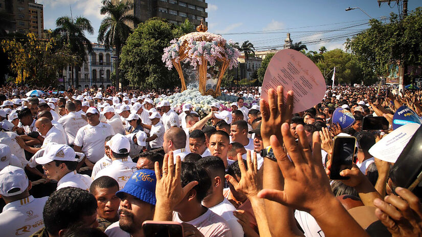 Imagem peregrina de Nossa Senhora de Nazaré percorreu 3,7 quilômetros entre o colégio Gentil e a Catedral Metropolitana durante mais de cinco horas. Rogerio Uchõa/Ag. Pará 