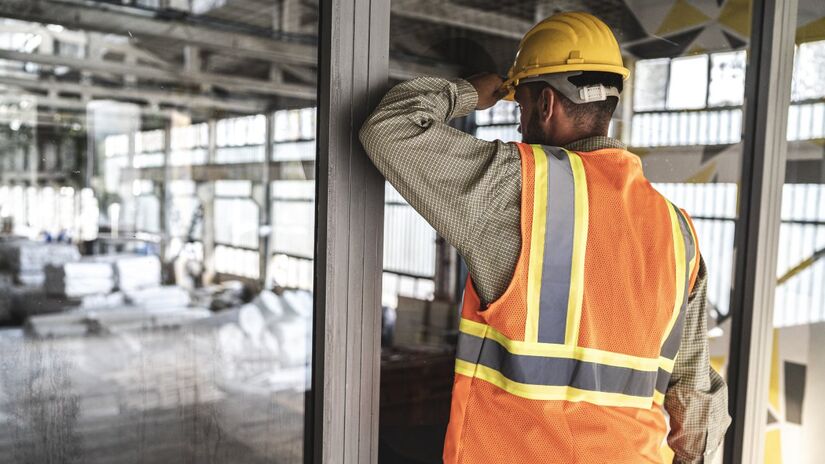 Com tantos obstáculos, nem todos acreditavam que Bento deixaria de executar obras para projetá-las