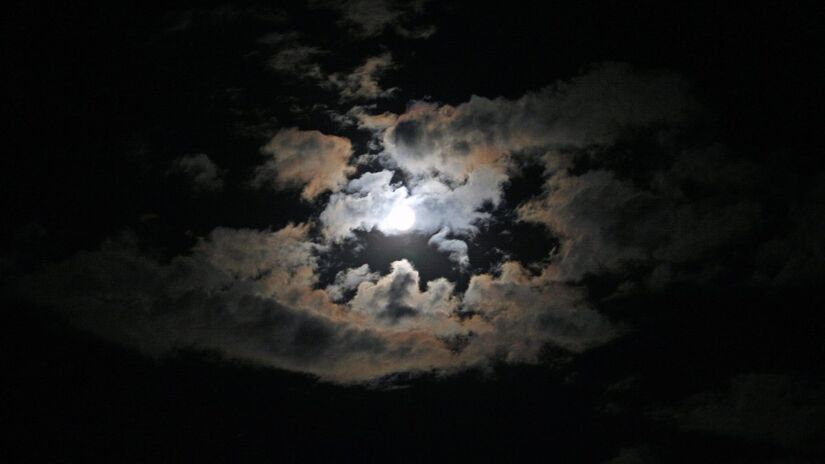 O corpo celeste acompanha o planeta h&aacute; cerca de 60 anos e deve continuar at&eacute; 2083 (Foto: PxHere)