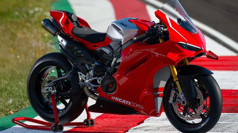 Ela é praticamente uma versão de rua da Ducati Desmosedici da MotoGP.