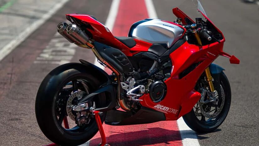 Tradicionais asas de duplo plano, já conhecidas da família Panigale, foram redesenhadas, gerando 25% mais de "downforce".