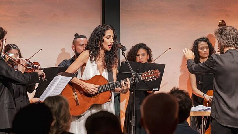Marisa de Azevedo Monte é uma cantora, compositora e musicista brasileira. Ela é conhecida por sua entrega vocal e canções de MPB influenciadas pela música pop. Ela é autora de vários sucessos dos anos 90 e 2000 como, por exemplo: "Ainda Bem", "Depois", "Vilarejo" e "Amor I Love You".