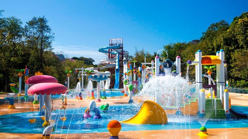 Grande Hotel São Pedro: o parque aquático conta com toboáguas, esguichos, piscinas rasas e brinquedos para todas as idades. Há ainda uma piscina interna aquecida e um spa completo para relaxamento. Foto: Divulgação