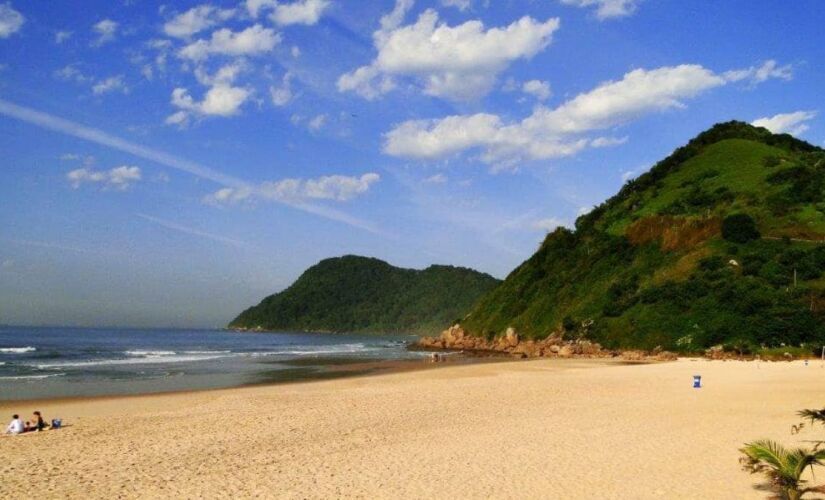 Praia do Tombo é referência no surfe no litoral sul paulista/PMG