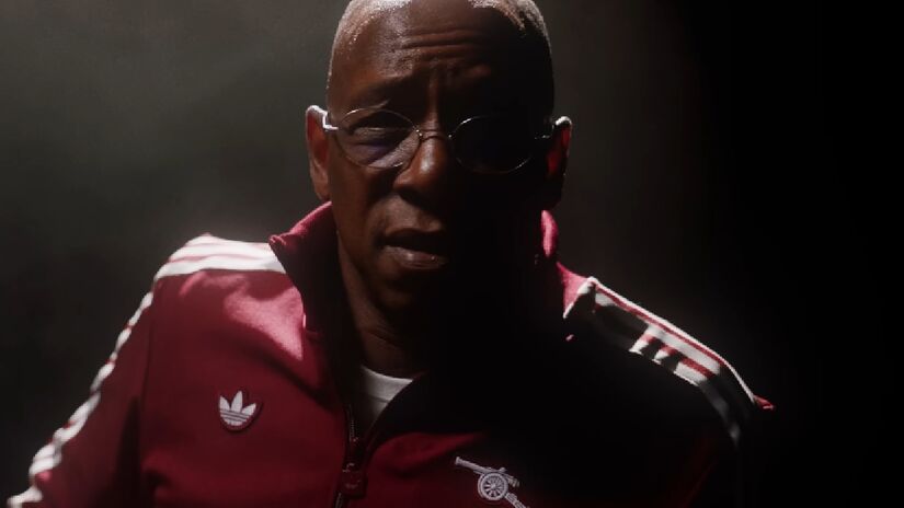 Bin Laden seria torcedor do Arsenal, da Inglaterra e teria comprado uma camisa de Ian Wright (mostrado na imagem), atacante e ídolo da equipe, para o filho - (Reprodução)