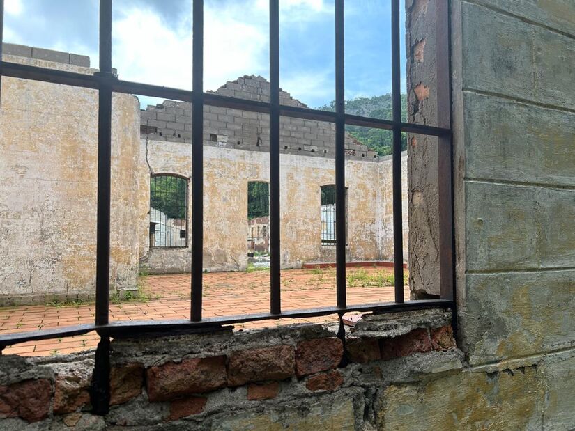 Ilha Anchieta ainda tem ruínas de antigo presídio/Bruno Hoffmann