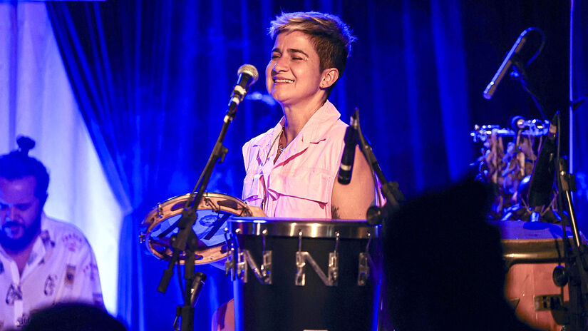 Lan Lan é percussionista e acompanhou Cássia Eller por anos nos palcos.

/Foto: Anderson Borde/Agnews