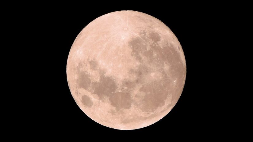 Astr&ocirc;nomos descobriram o 2025 PN7, um asteroide que viaja em sintonia com a Terra e cria a ilus&atilde;o de uma segunda lua (Foto: EDI GALVANI ULIANO/Wikimedia Commons)