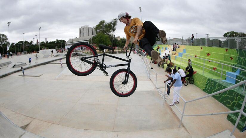 Com 38.500 m&#xB2;, o Centro de Esportes Radicais, no Bom Retiro, tem pista de skate, ciclovia, trilhas e a Pumptrack  circuito onde o praticante ganha velocidade sem pedalar. A entrada é gratuita. Foto: Cesar Ogata / SECOM