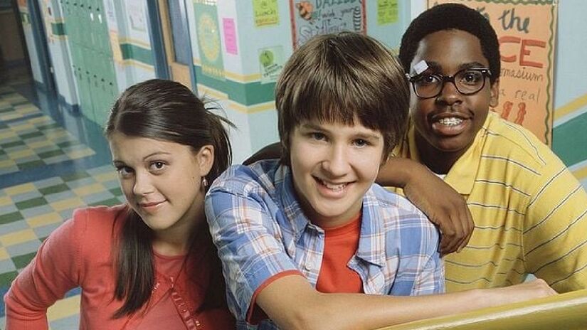 Tendo iniciado no mesmo ano da série acima, a série também caiu no gosto popular e girava em torno de Ned Bigby e dois amigos, que tinham um manual para "sobreviver" chamado de Manual de Sobrevivência escolar do Ned - (Divulgação/Nickelodeon)
