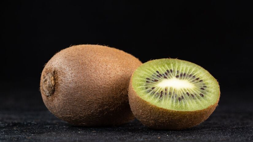 Pequeno e nutritivo, o kiwi combina sabor, vitalidade e bem-estar em um só alimento (Fotos: Freepik)