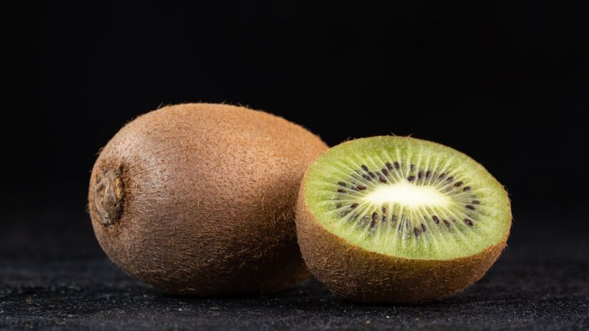Kiwi pode ser um aliado poderoso contra a constipação no dia a dia
